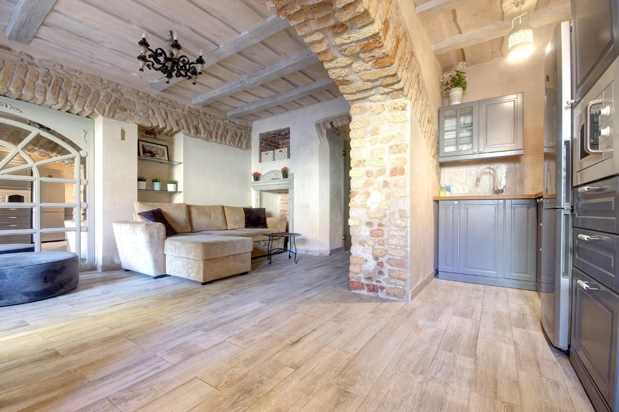Historical Apartments X Free Parking Self Check In 24X7 By H&H VNO Exteriör bild