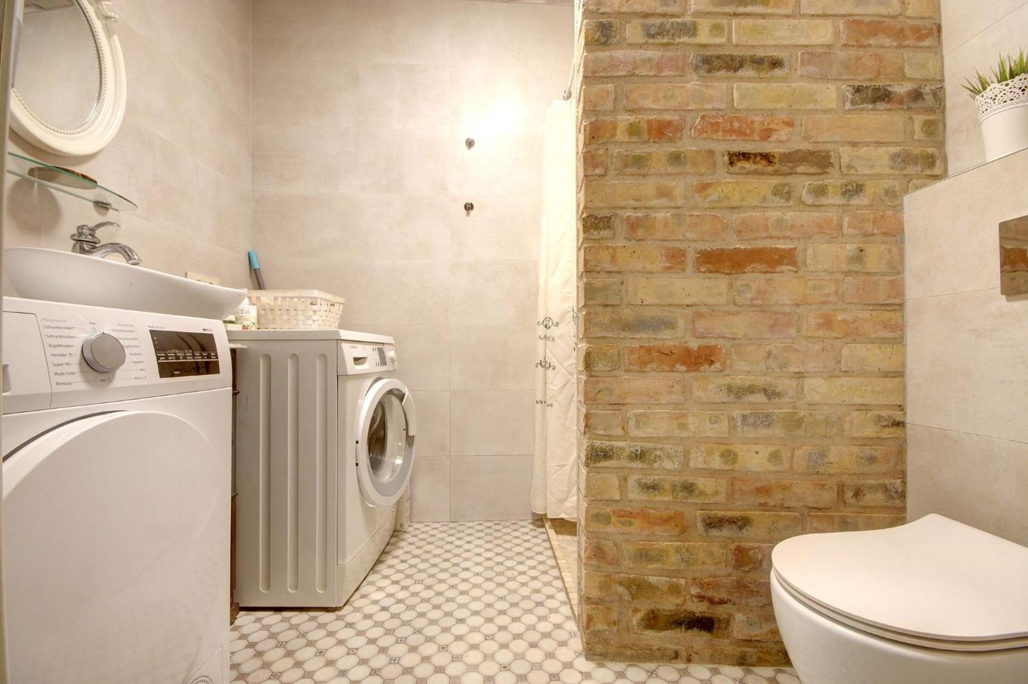 Historical Apartments X Free Parking Self Check In 24X7 By H&H VNO Exteriör bild